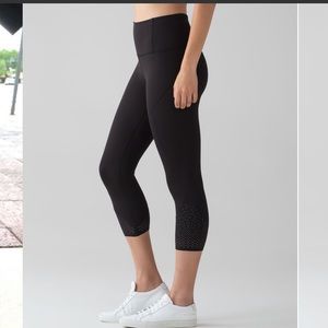 Lululemon Anew Crop (21") Size 6